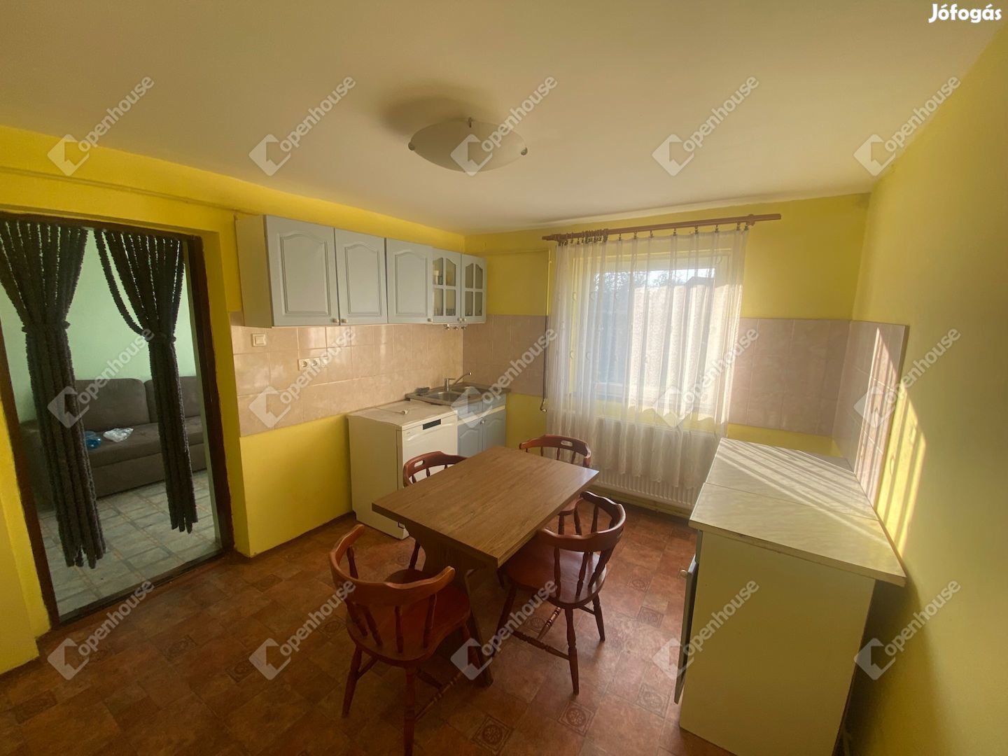 Hegyeshalomi 90 nm-es ház eladó