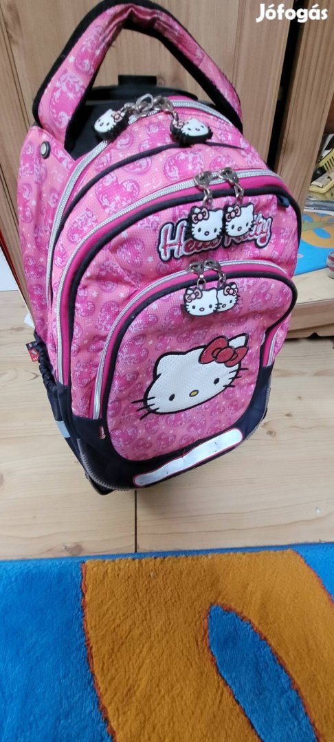 Hello Kitty-s iskolatáska (hátizsák és húzható is) 