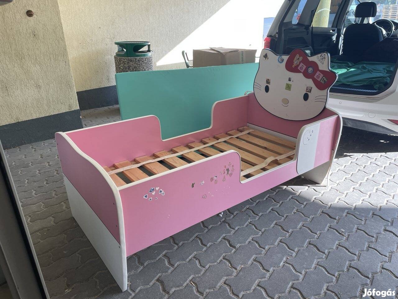 Hello kitty rózsaszín gyerek ágy gyerekágy és babzsák fotel