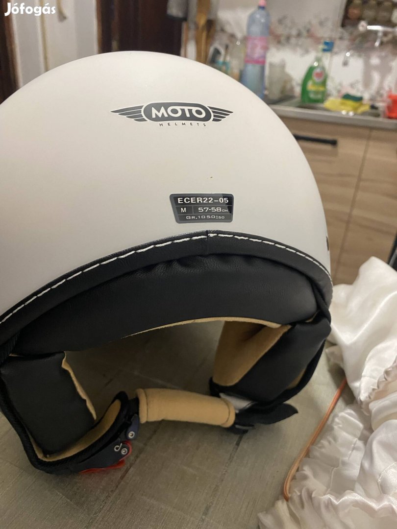 Helmet moto bukósisak