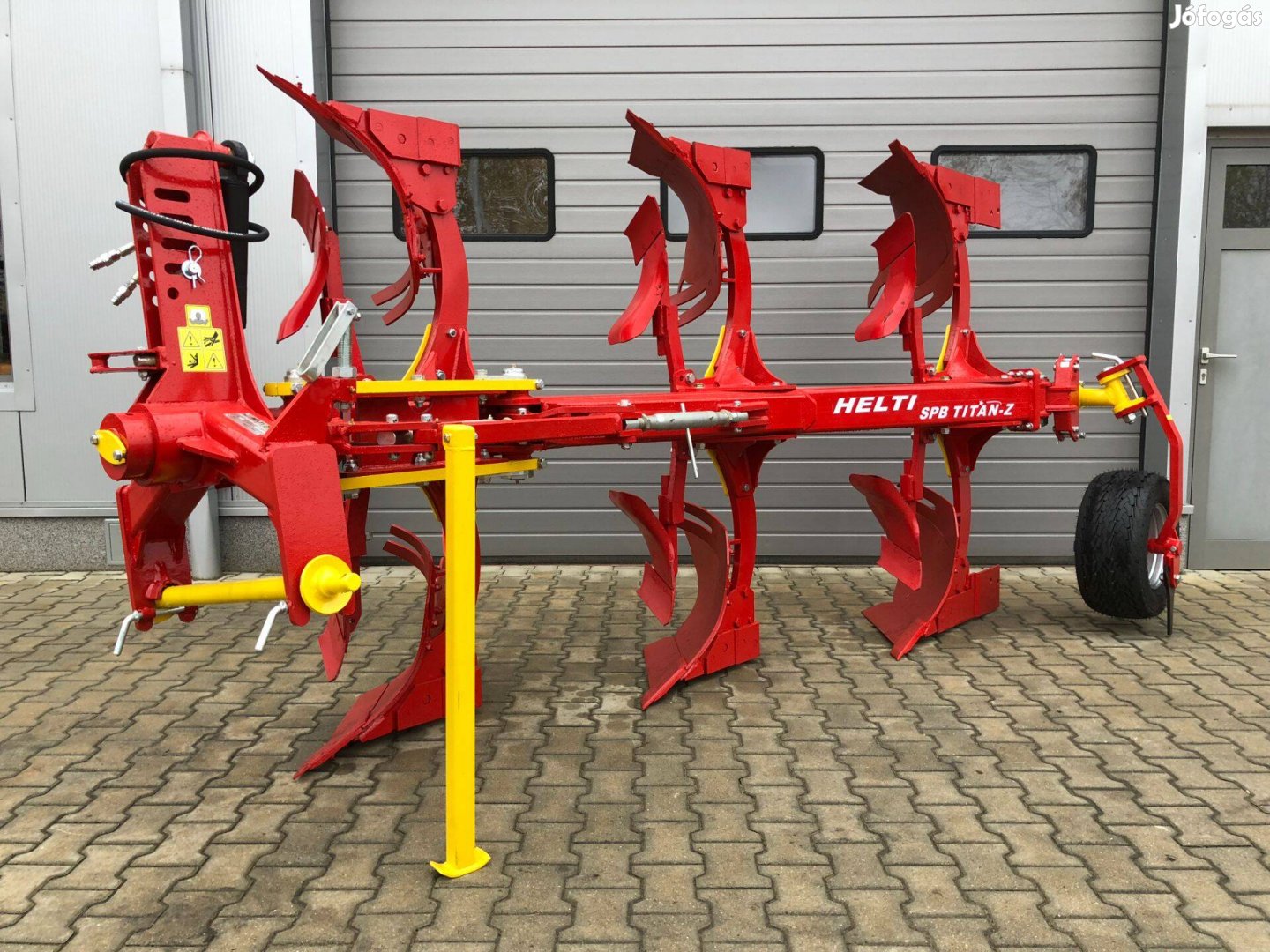 Helti Titán 3 vasú tele kormánylemezes új eke akcióban !
