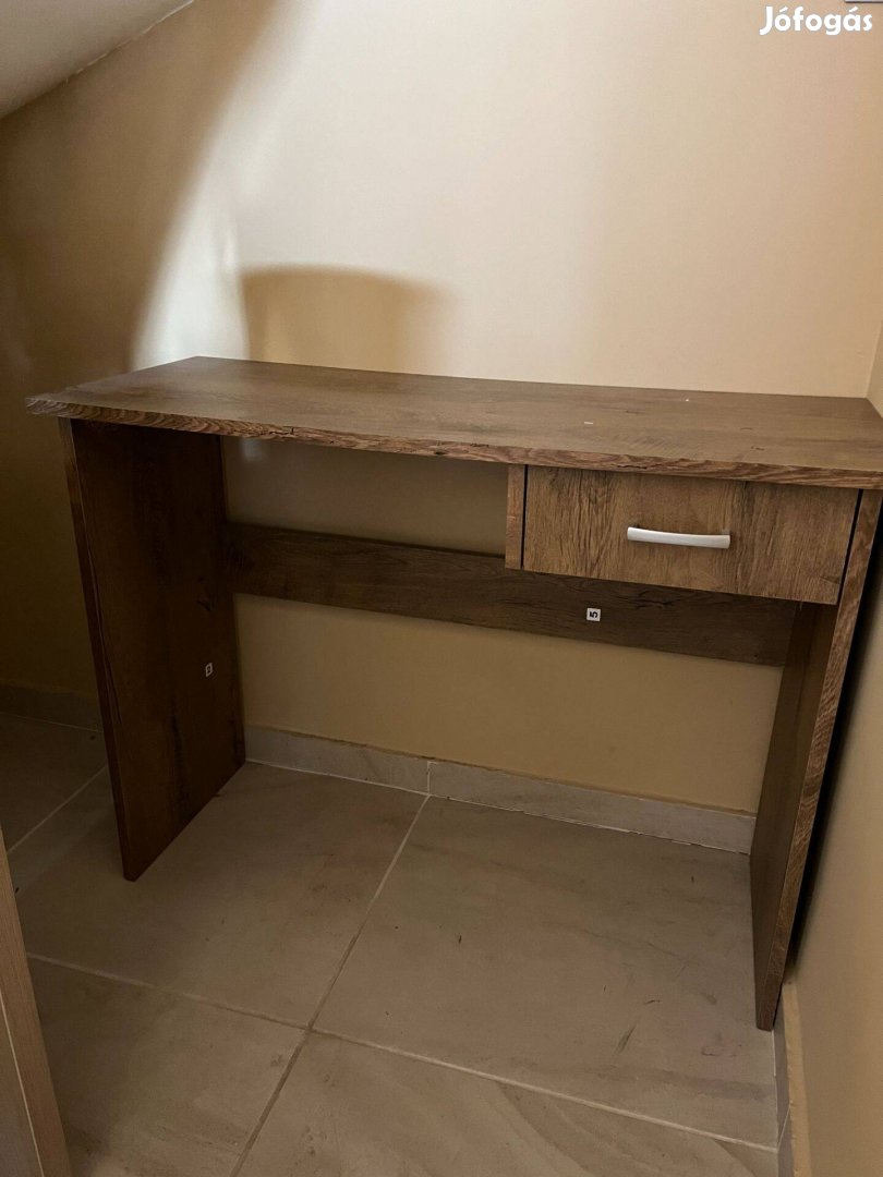 Helyhiány miatt bútor eladó!