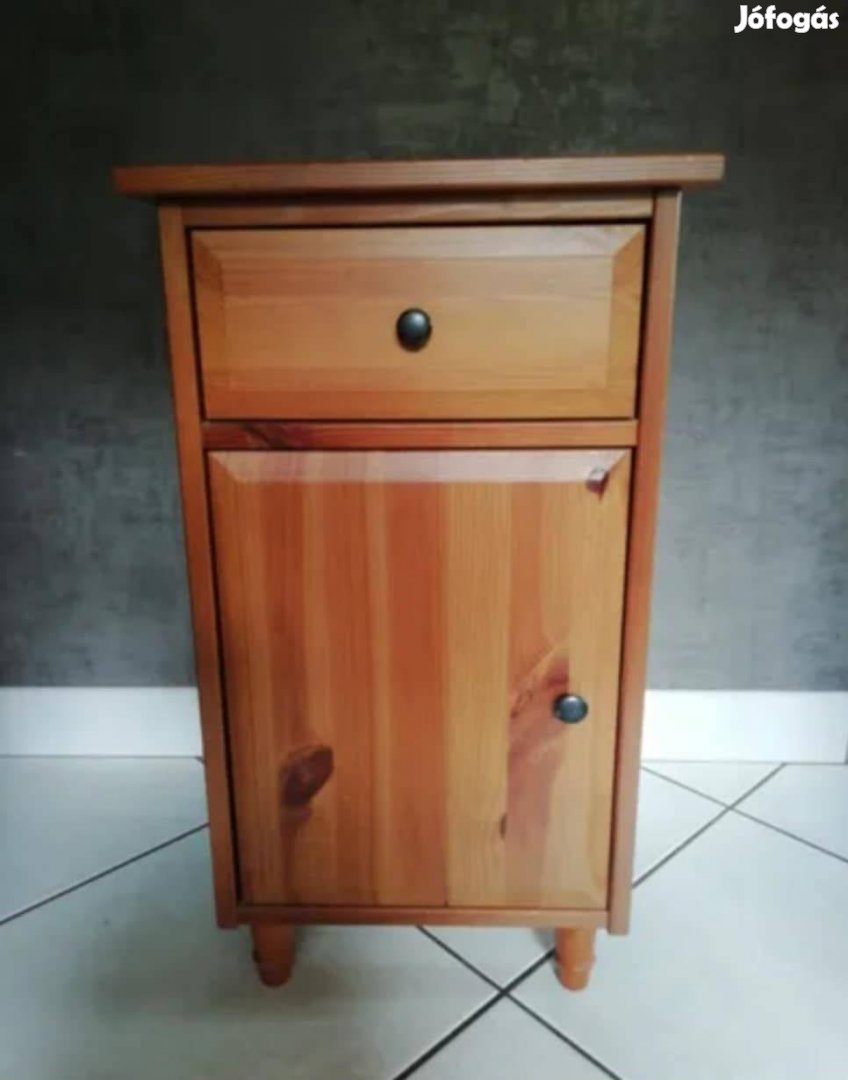 Hemnes (Leksvik) éjjeliszekrény 1 db Tömör fa
