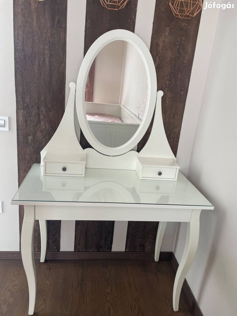 Hemnes fésülködőasztal (IKEA)