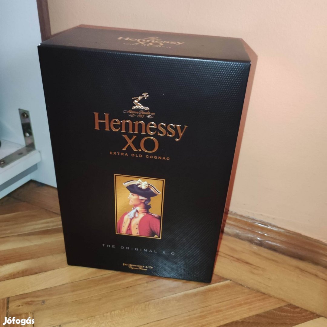 Hennessy xo konyak díszdoboz üveg nélkül 