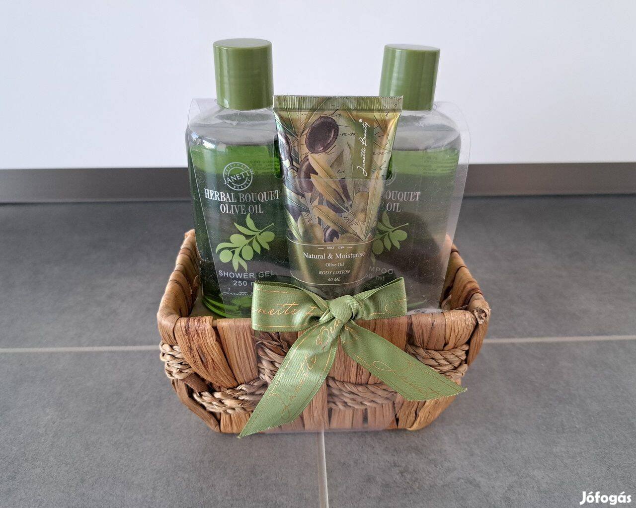 Herbal Bouquet olive oil sampon, tusfürdő és testápoló ajándékcsomag