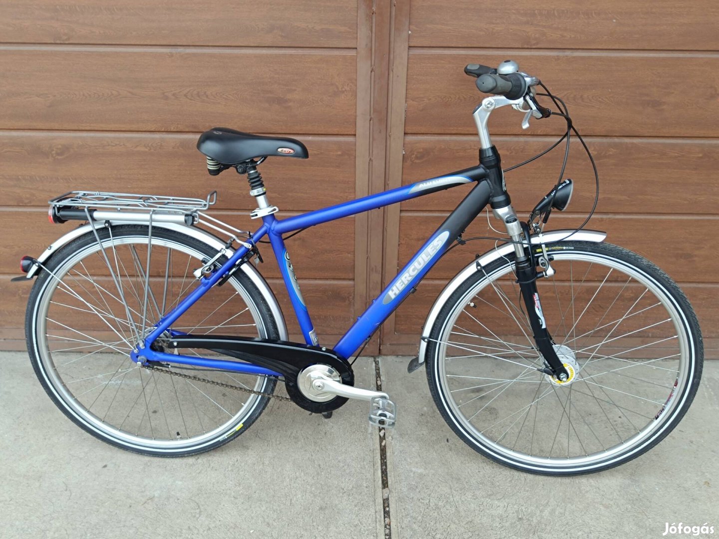 Hercules 28 as agydinamós, agyváltós újszerű férfi kerékpár