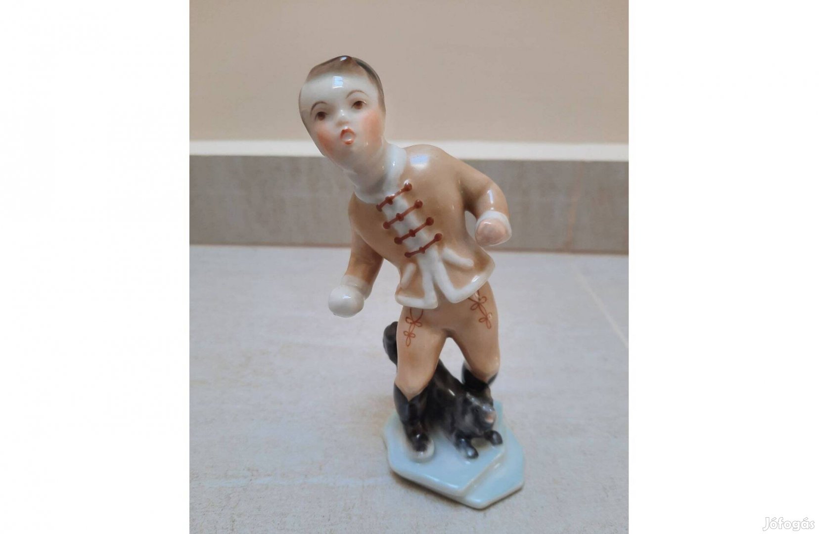 Herendi Hógolyózó porcelán fiú figura eladó!