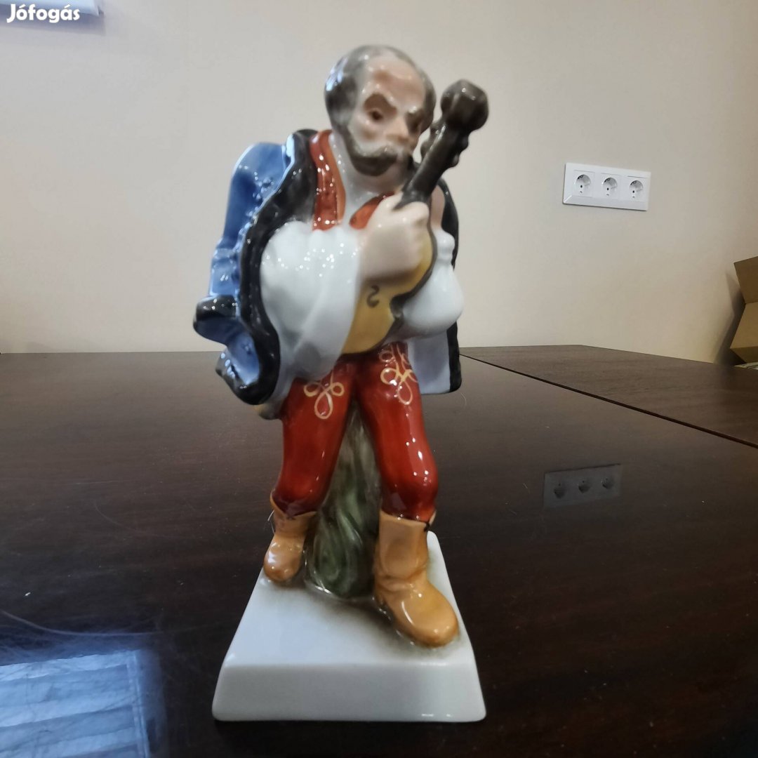 Herendi Lakodalmas hegedűs porcelán figura. Csapváry szignós