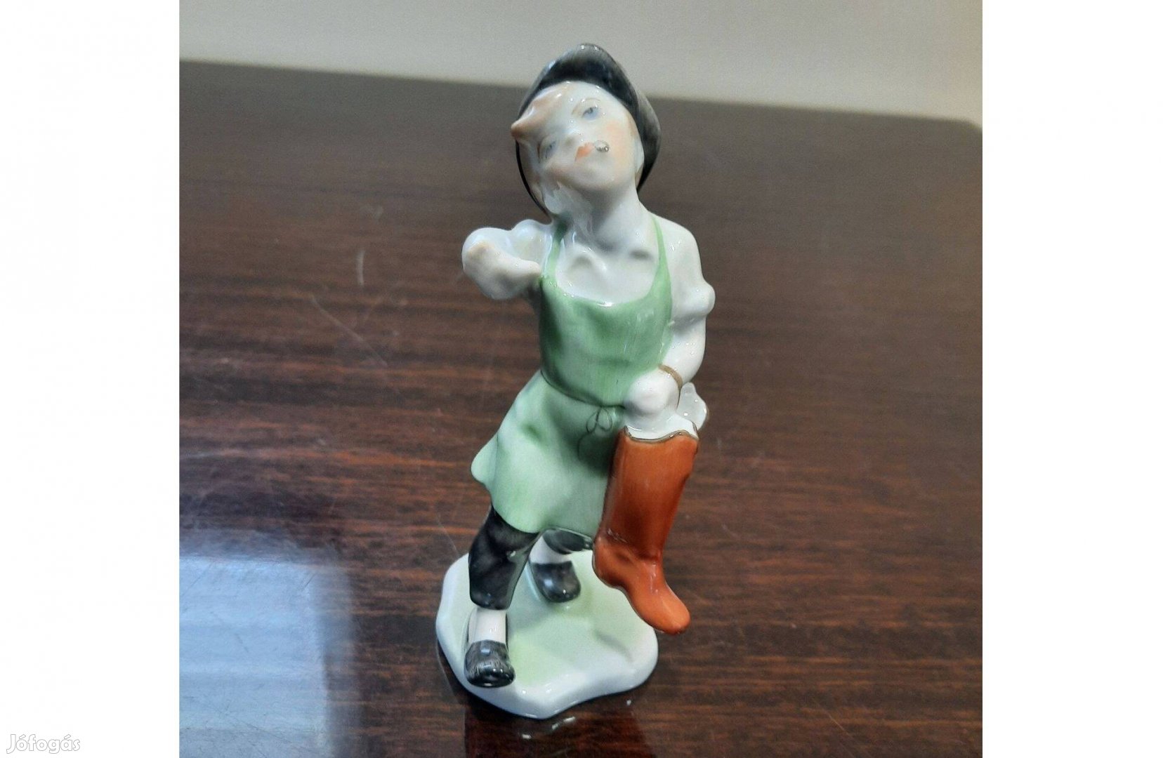 Herendi Suszter, Cipész Inas, csizmadia fiú porcelán figura eladó!