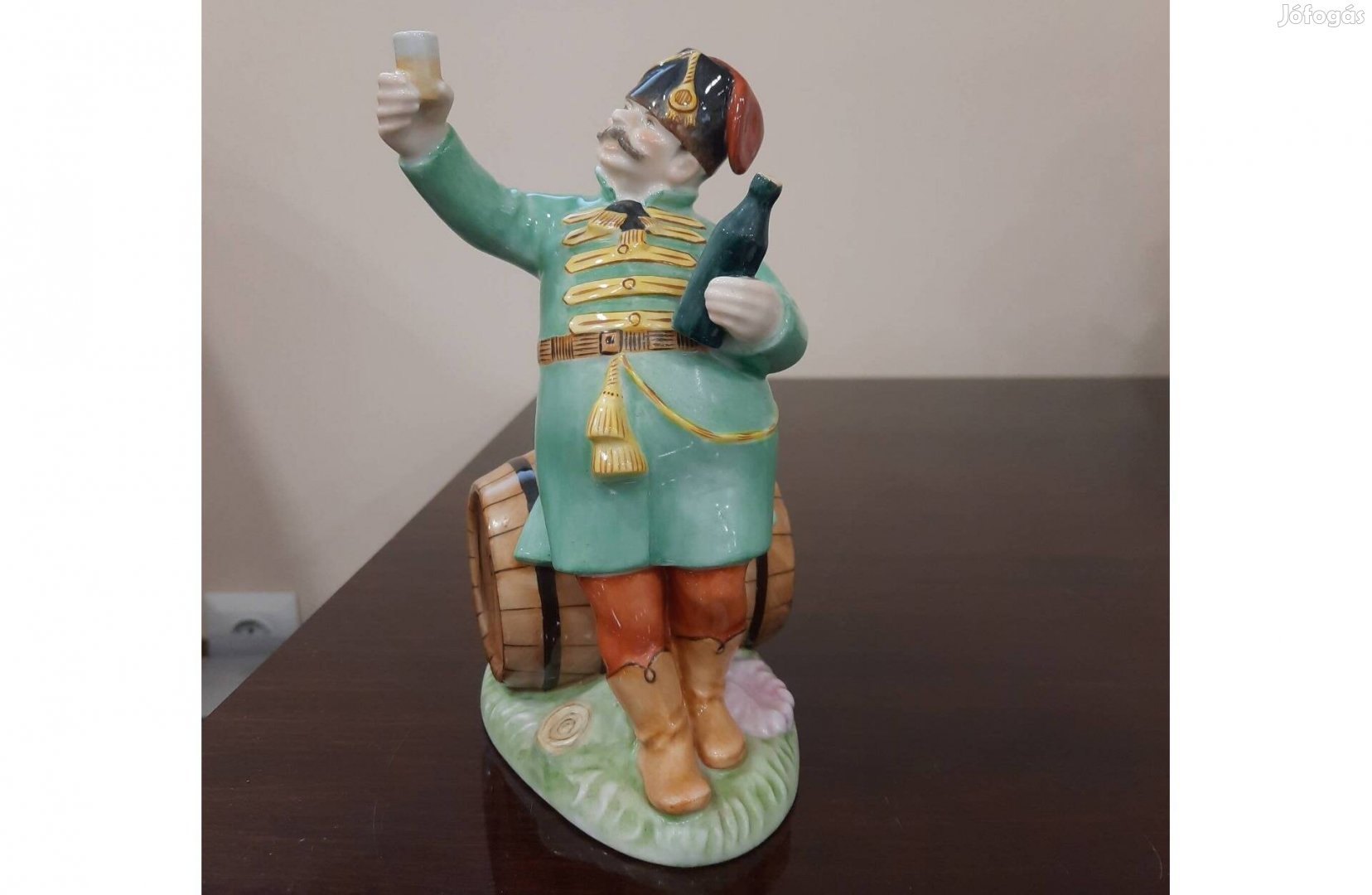 Herendi Tokaji borivó, borozó porcelán figura eladó