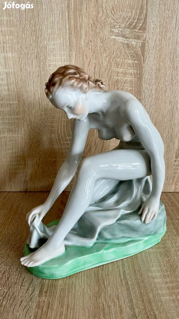 Herendi Törölköző nő porcelán figura