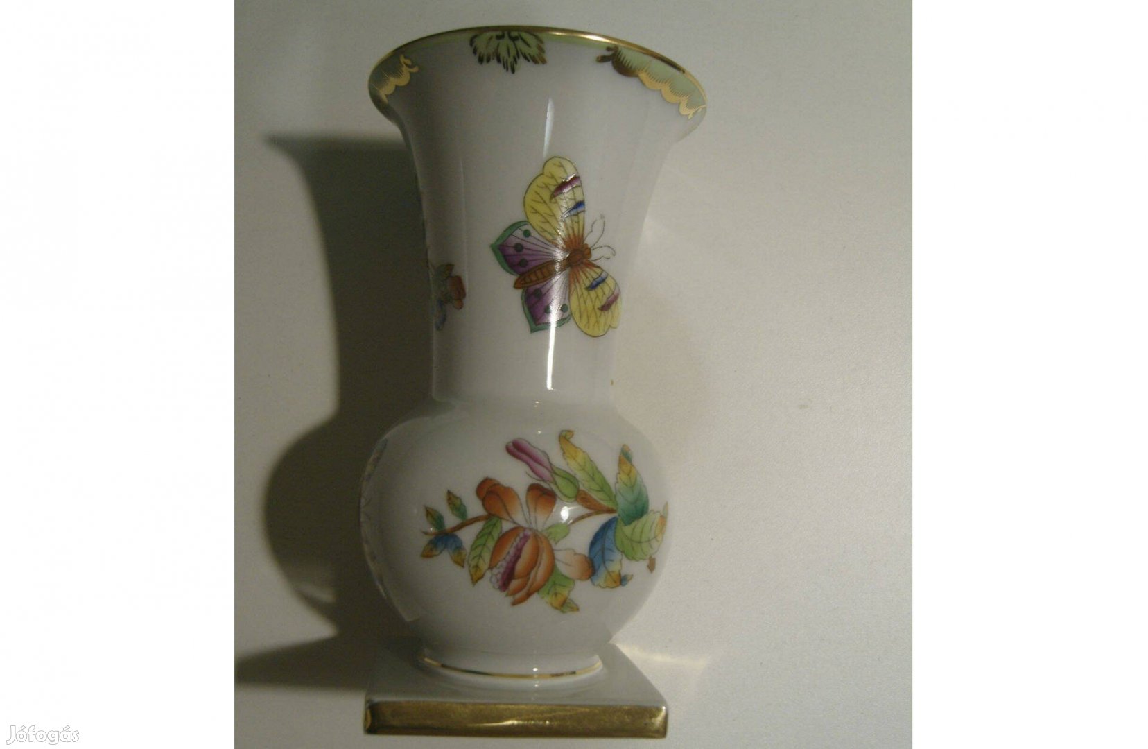 Herendi Viktória mintás szögletes talpú porcelán váza
