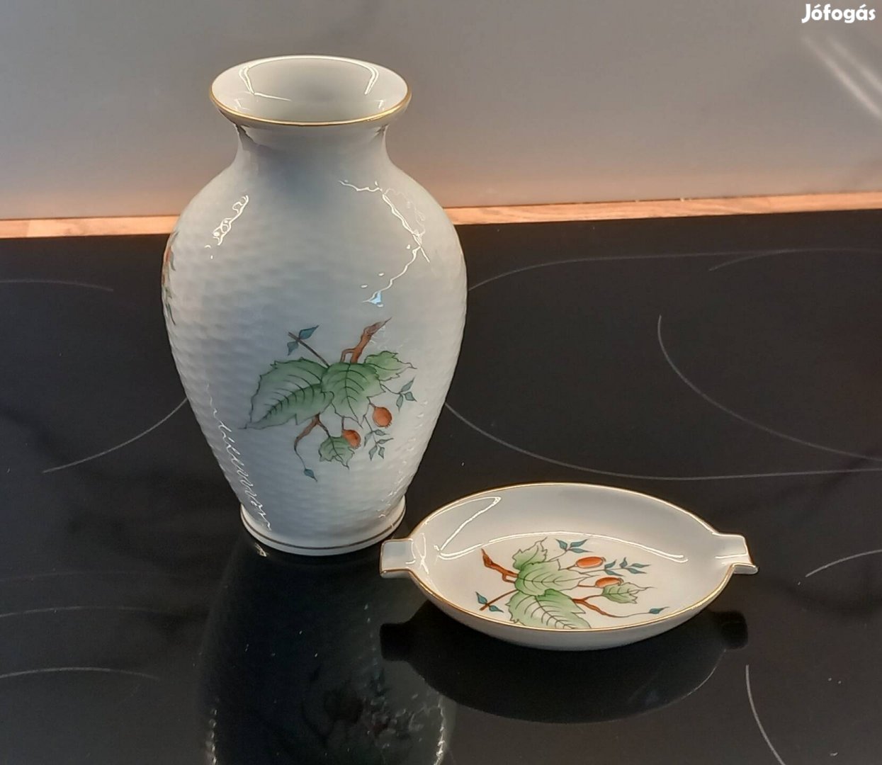 Herendi csipkebogyós porcelán váza és tálka