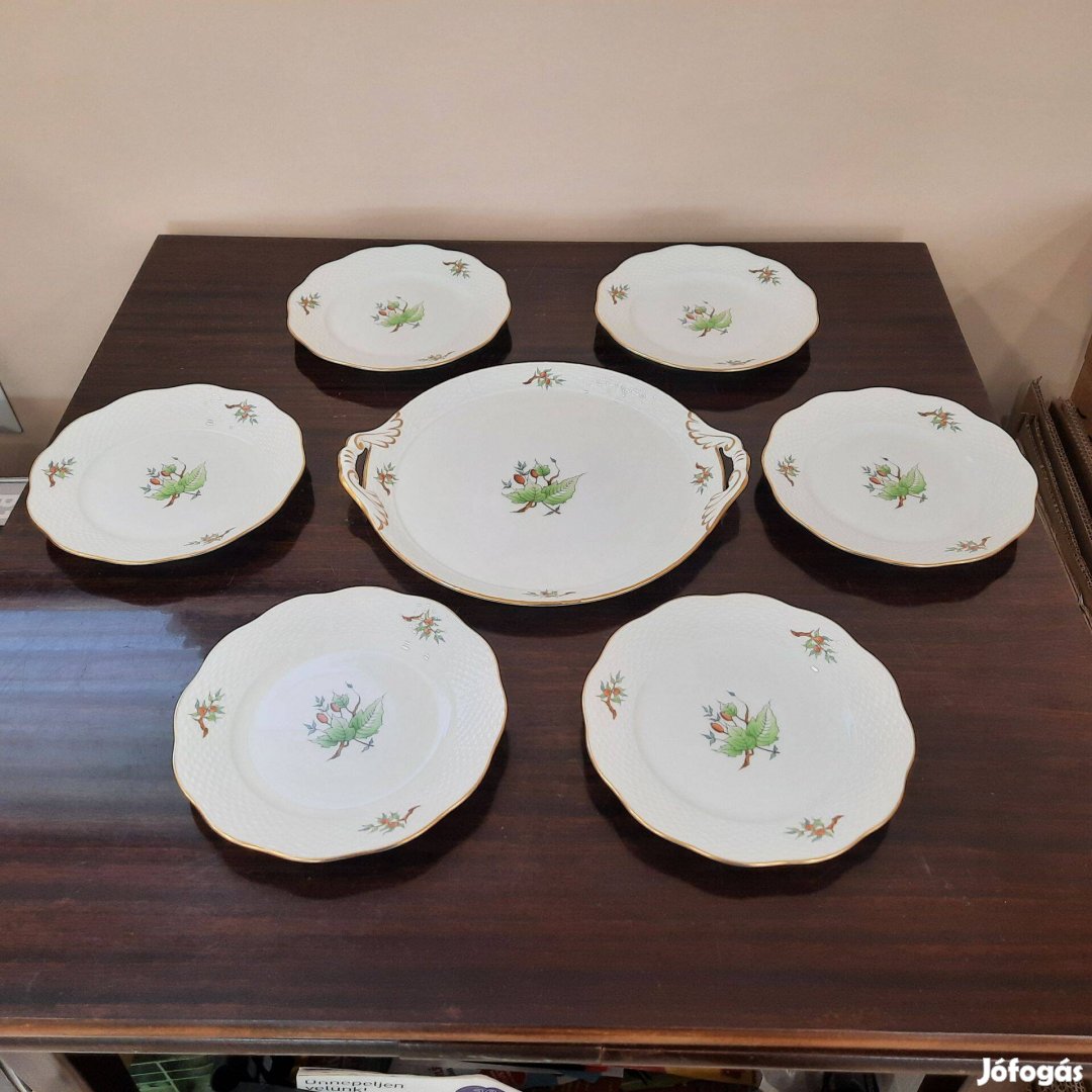 Herendi hecsedli, csipkebogyó mintás porcelán süteményes