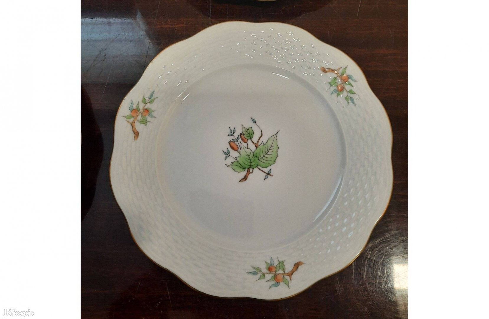 Herendi hecsedli, csipkebogyó mintás porcelán süteményes
