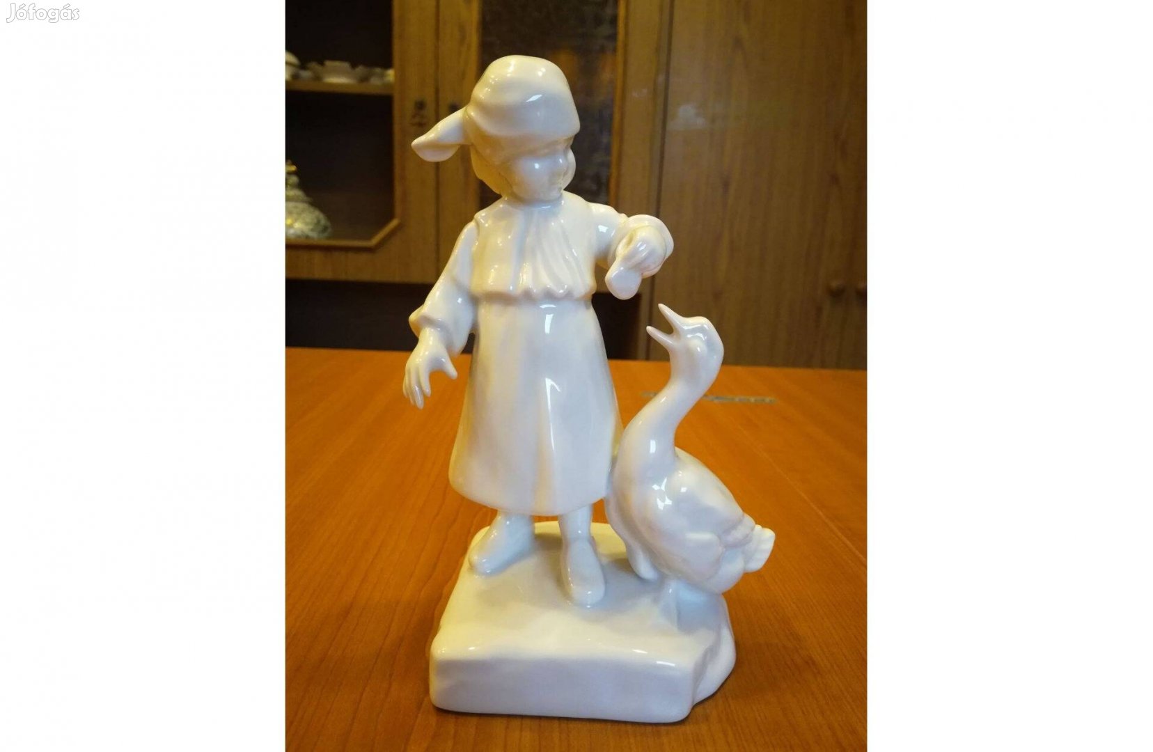 Herendi libás lány, libát etető lány porcelán figura eladó!