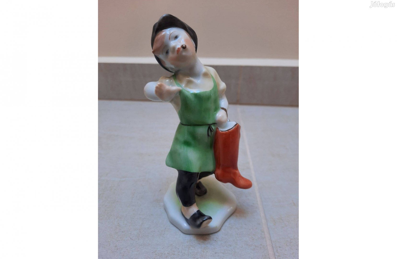 Herendi porcelán Suszter, cipész inas, csizmadia fiú figura eladó!