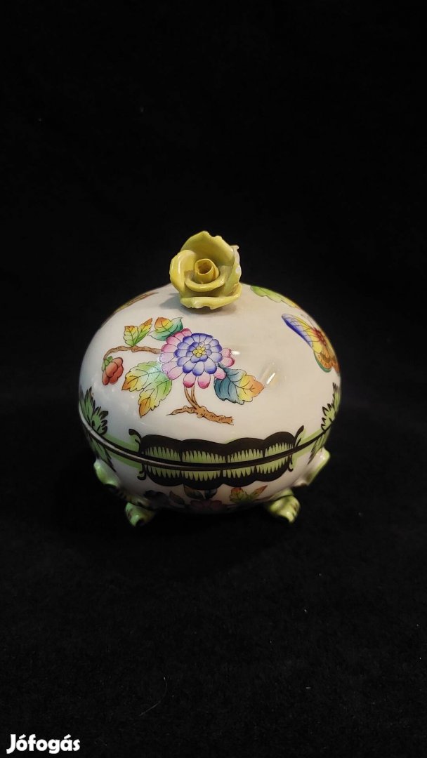 Herendi porcelán ,Viktória, 3 lábú, rózsás tetejű bonbonier