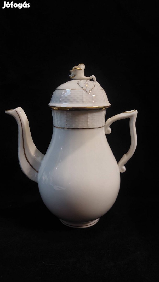 Herendi porcelán fehér, rózsás tetős kávé kiöntő
