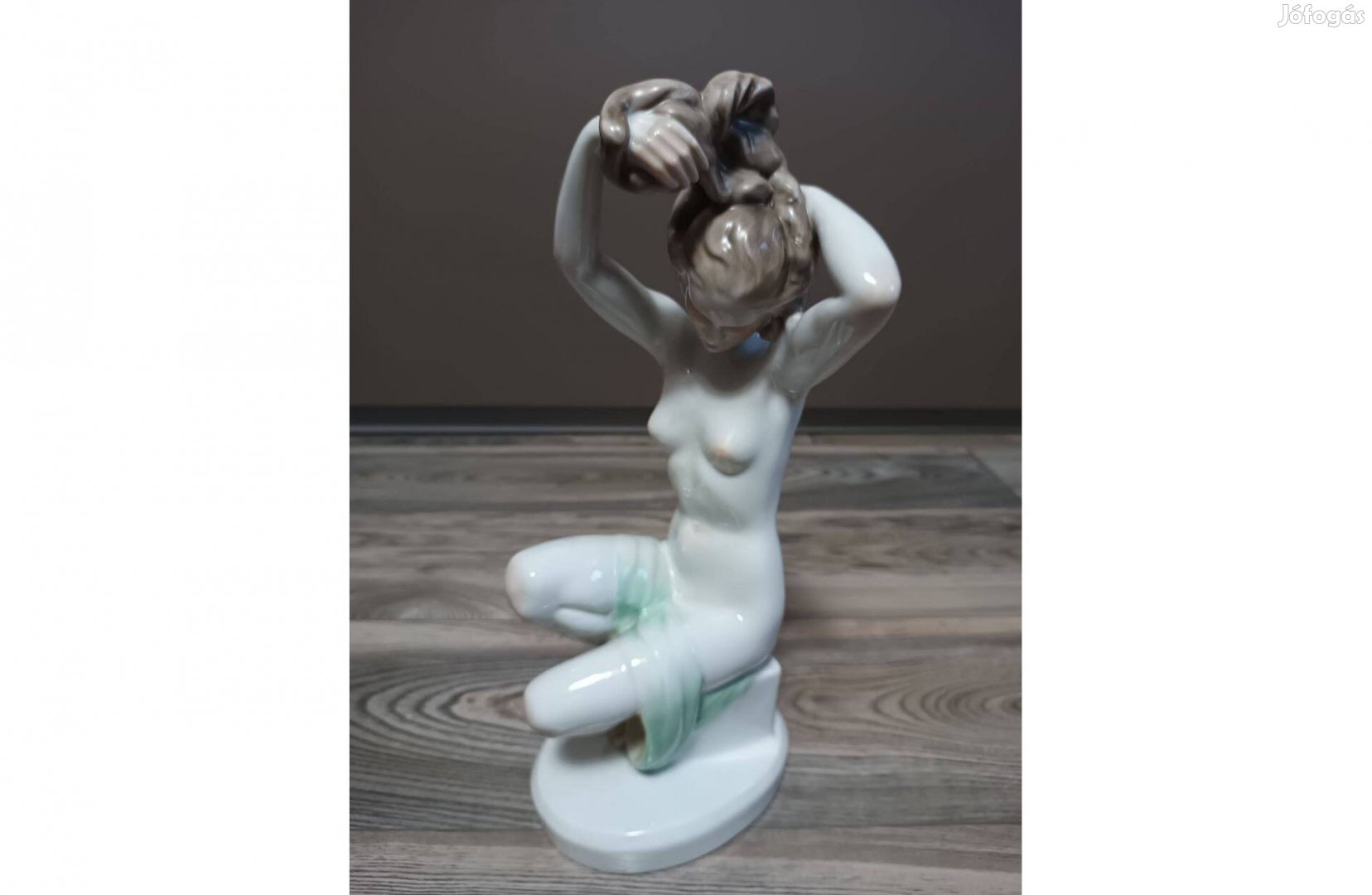 Herendi porcelán fésülködő nő 37cm