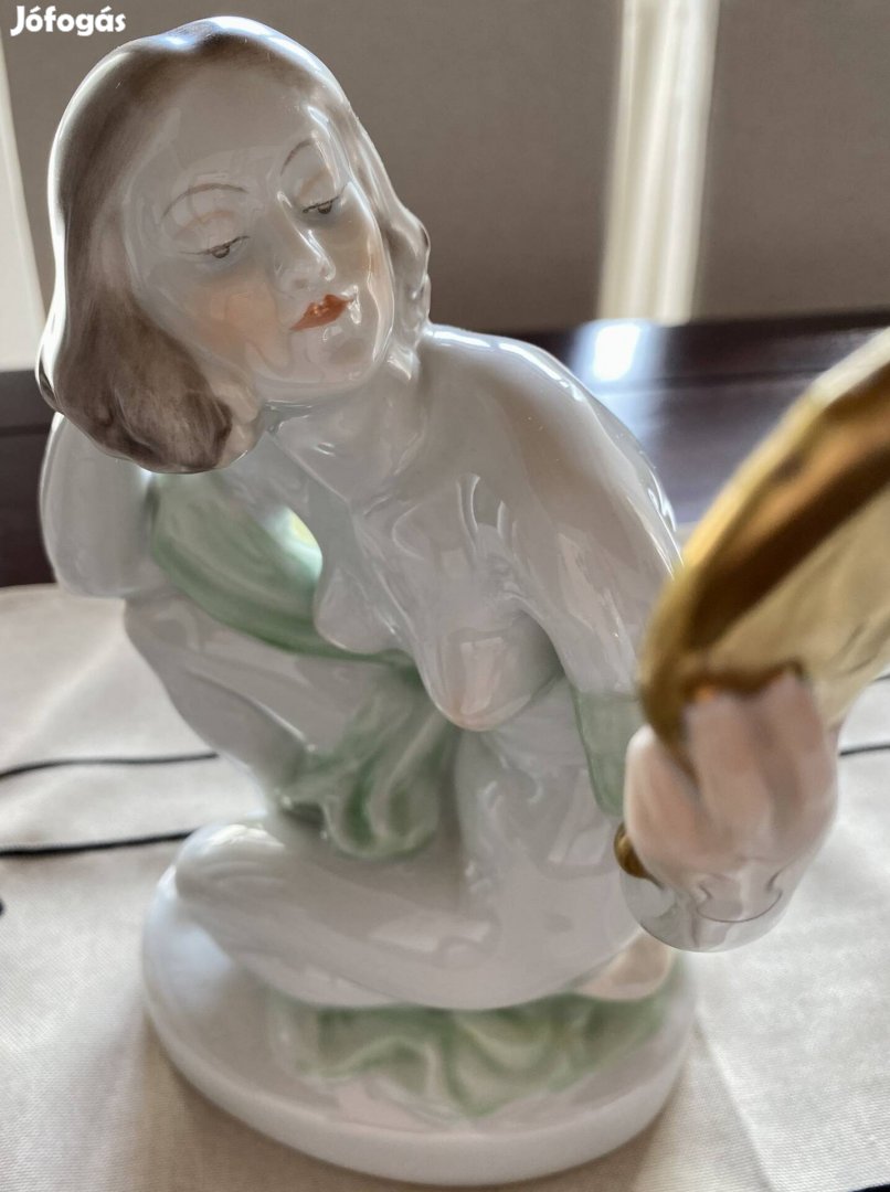 Herendi porcelán figura, fésülködő nő tükörrel
