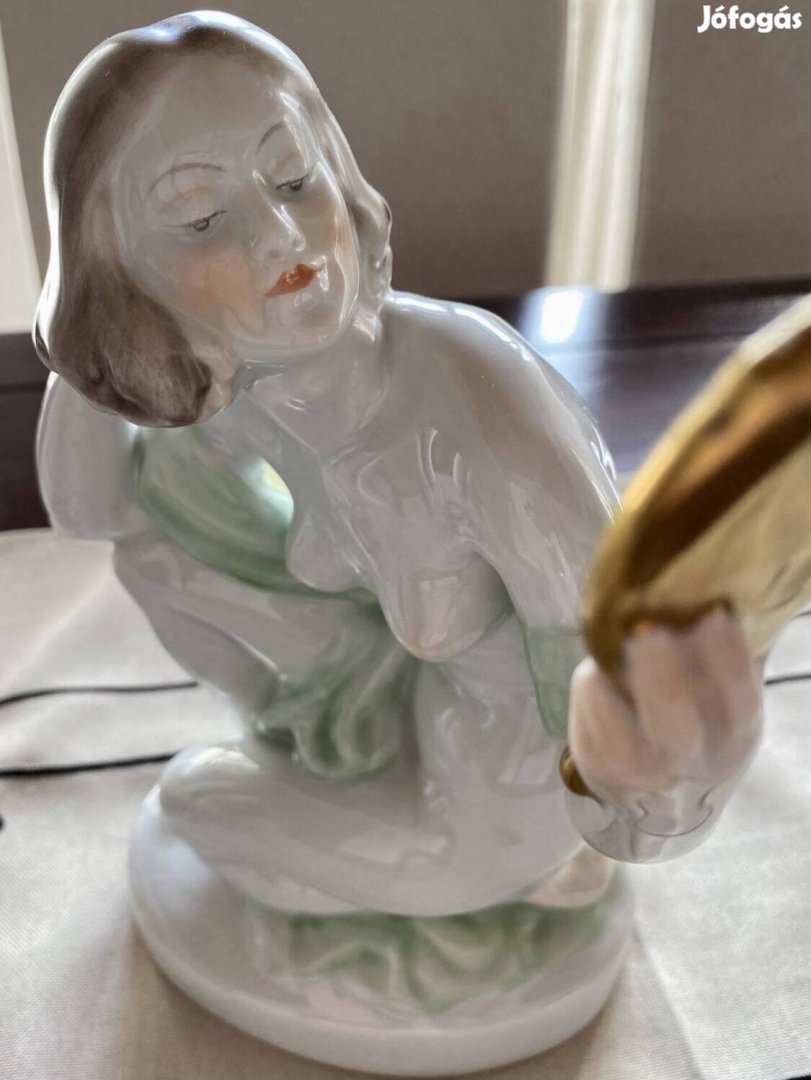 Herendi porcelán figura fésülködő nő tükörrel