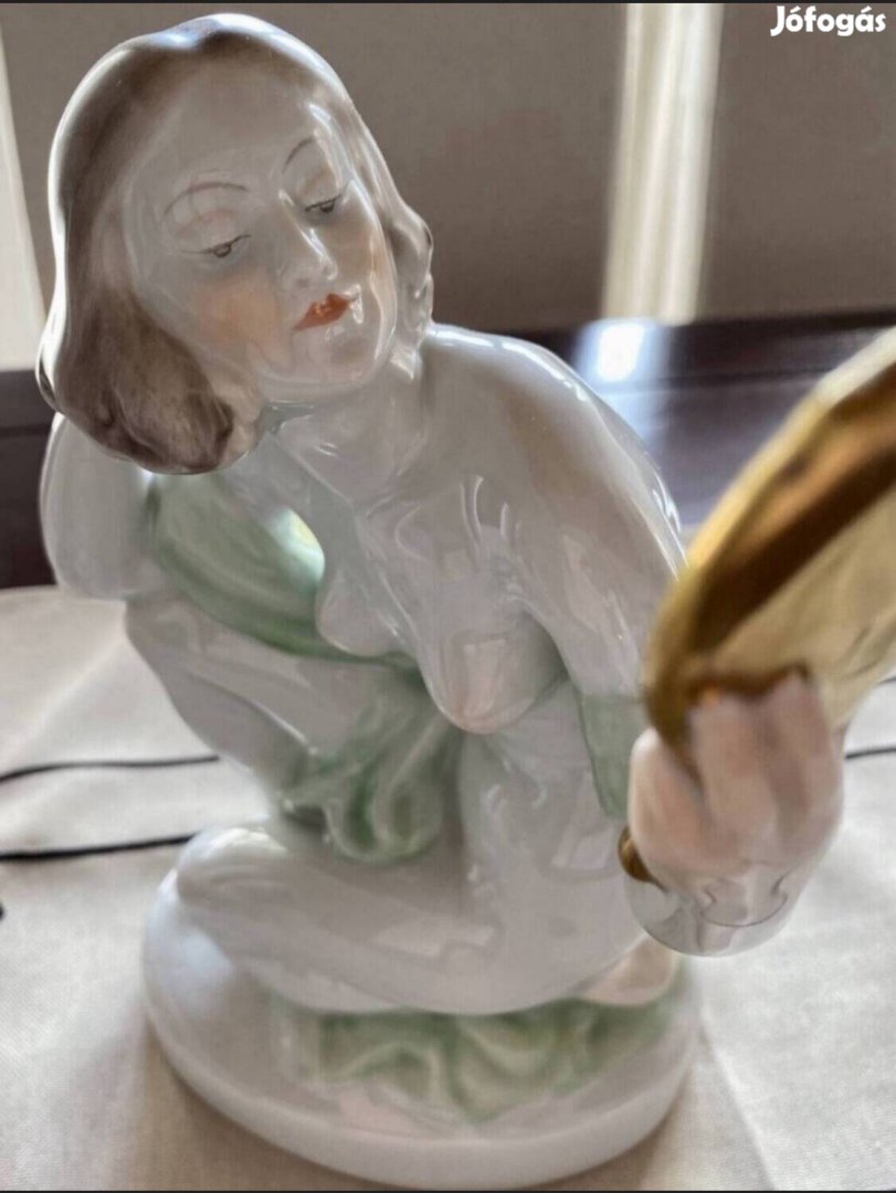 Herendi porcelán női figura