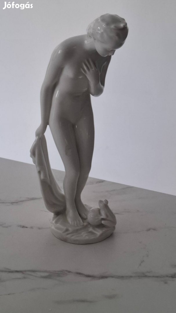 Herendi porcelán női szobor