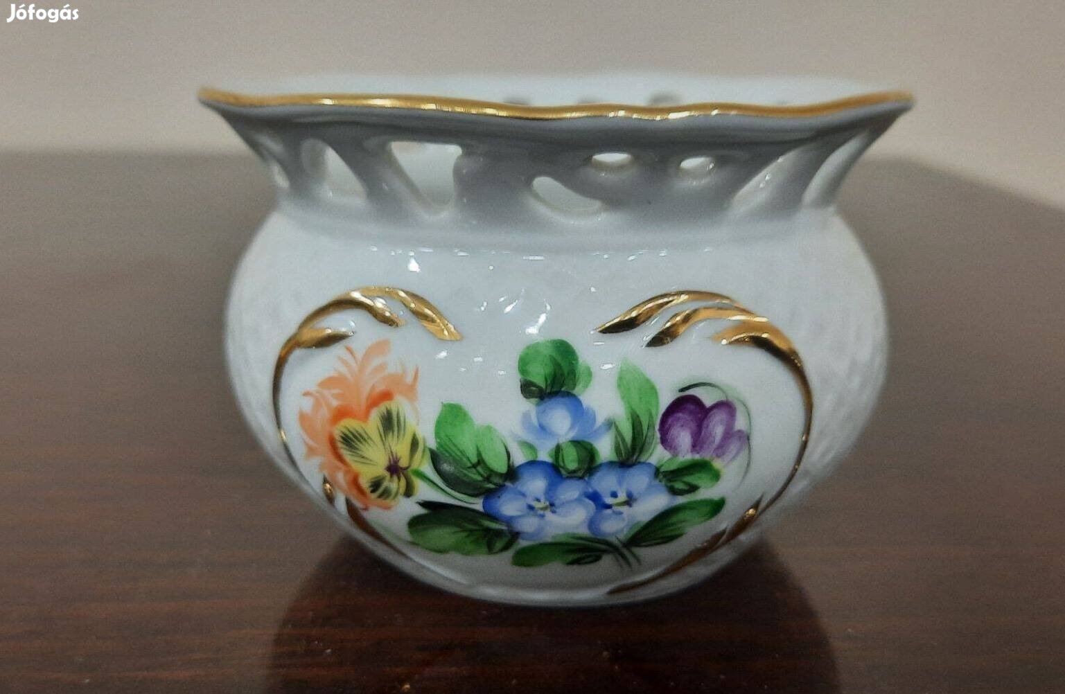 Herendi virágmintás porcelán áttört kaspó eladó!