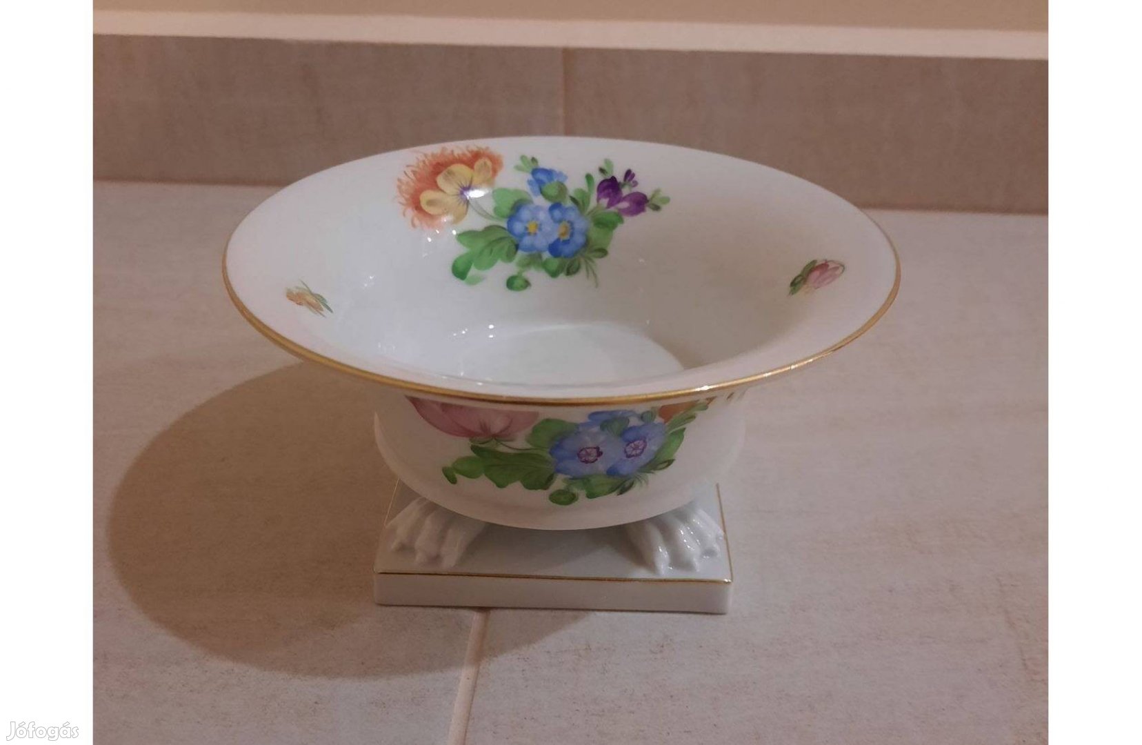 Herendi virágmintás porcelán körmös kaspó, váza eladó!