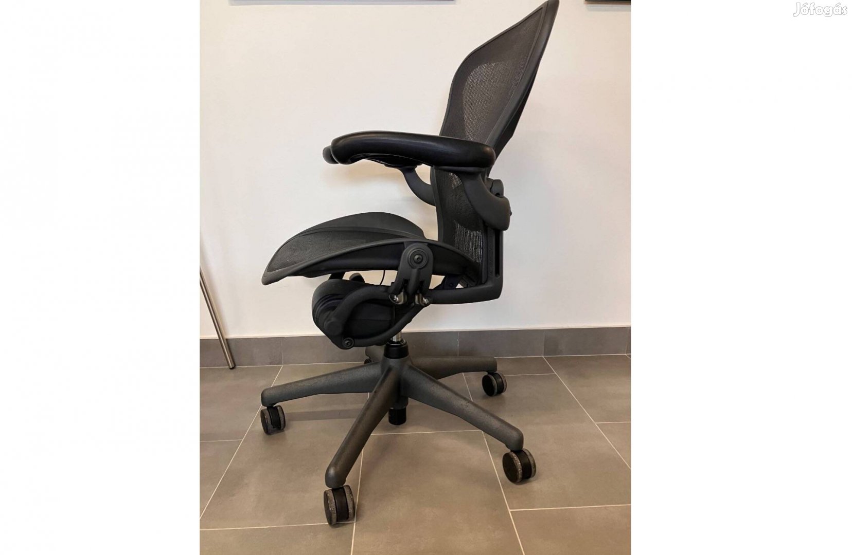 Herman Miller Aeron B size Refurbished Irodai szék