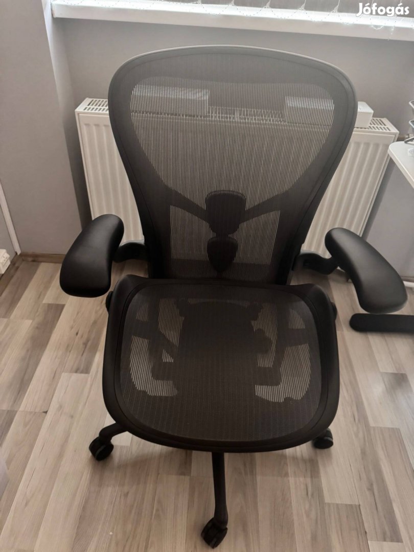 Herman Miller Aeron Remastered graphite Irodaszék