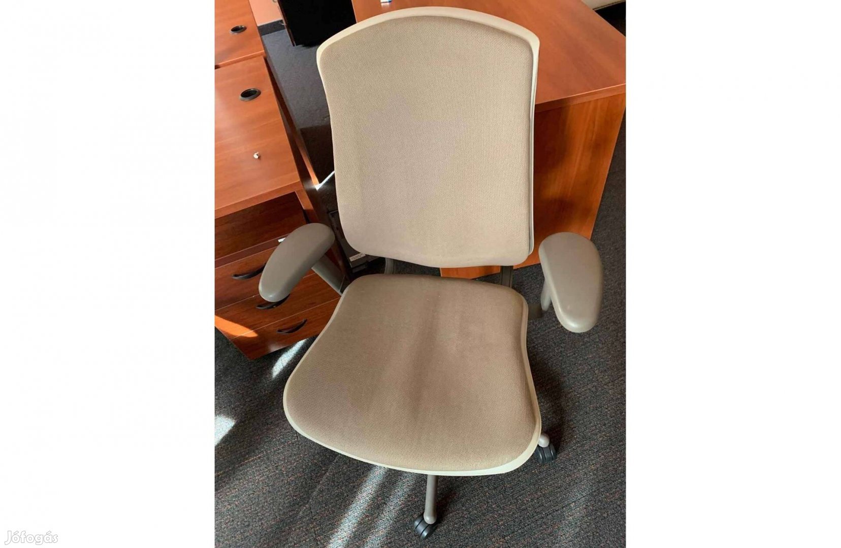 Herman Miller forgószék, irodai gurulós szék - használt szék