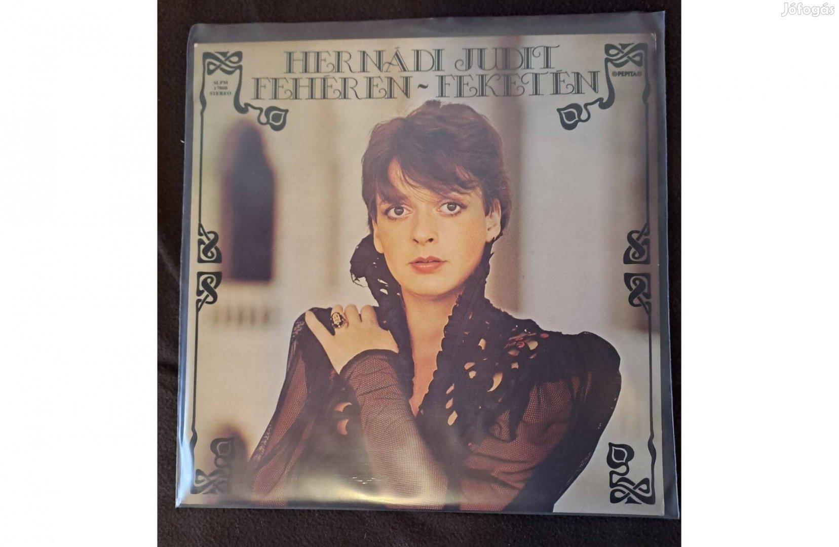 Hernádi Judit - Fehéren-Feketén LP