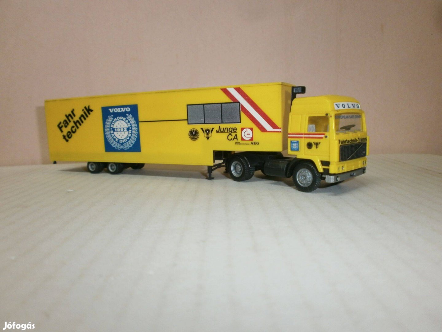 Herpa - Volvo - slepper kamion - 1:87 - ( At - 46)