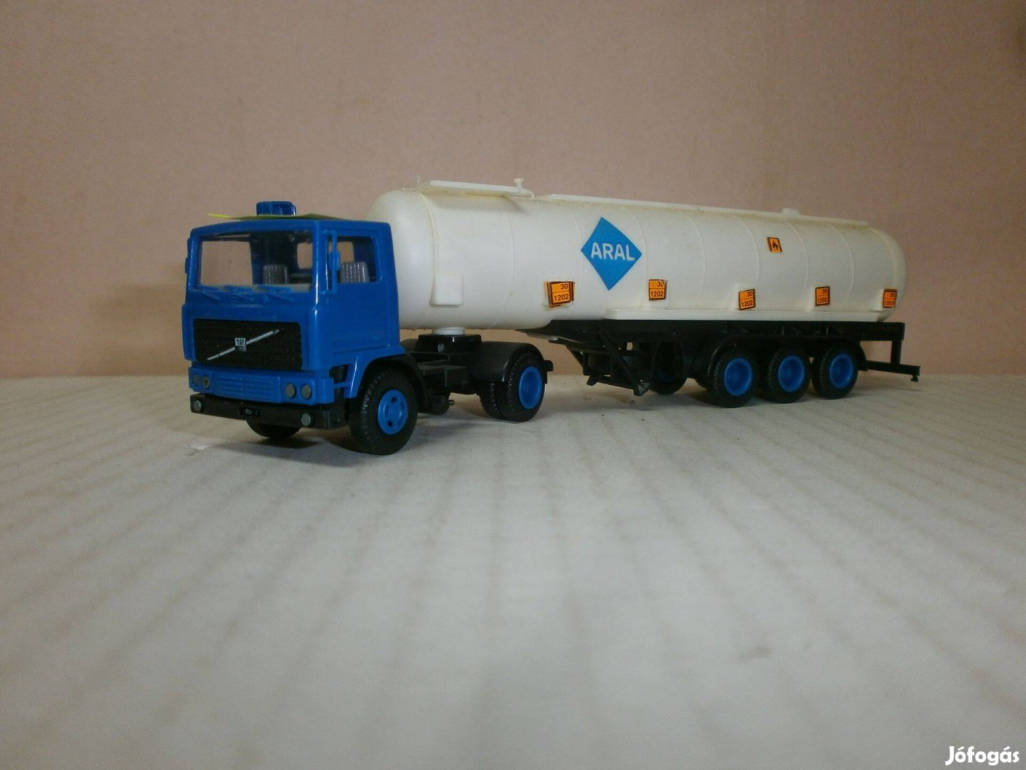 Herpa - Volvo - slepper tartály kamion - 1:87 - ( H-10)