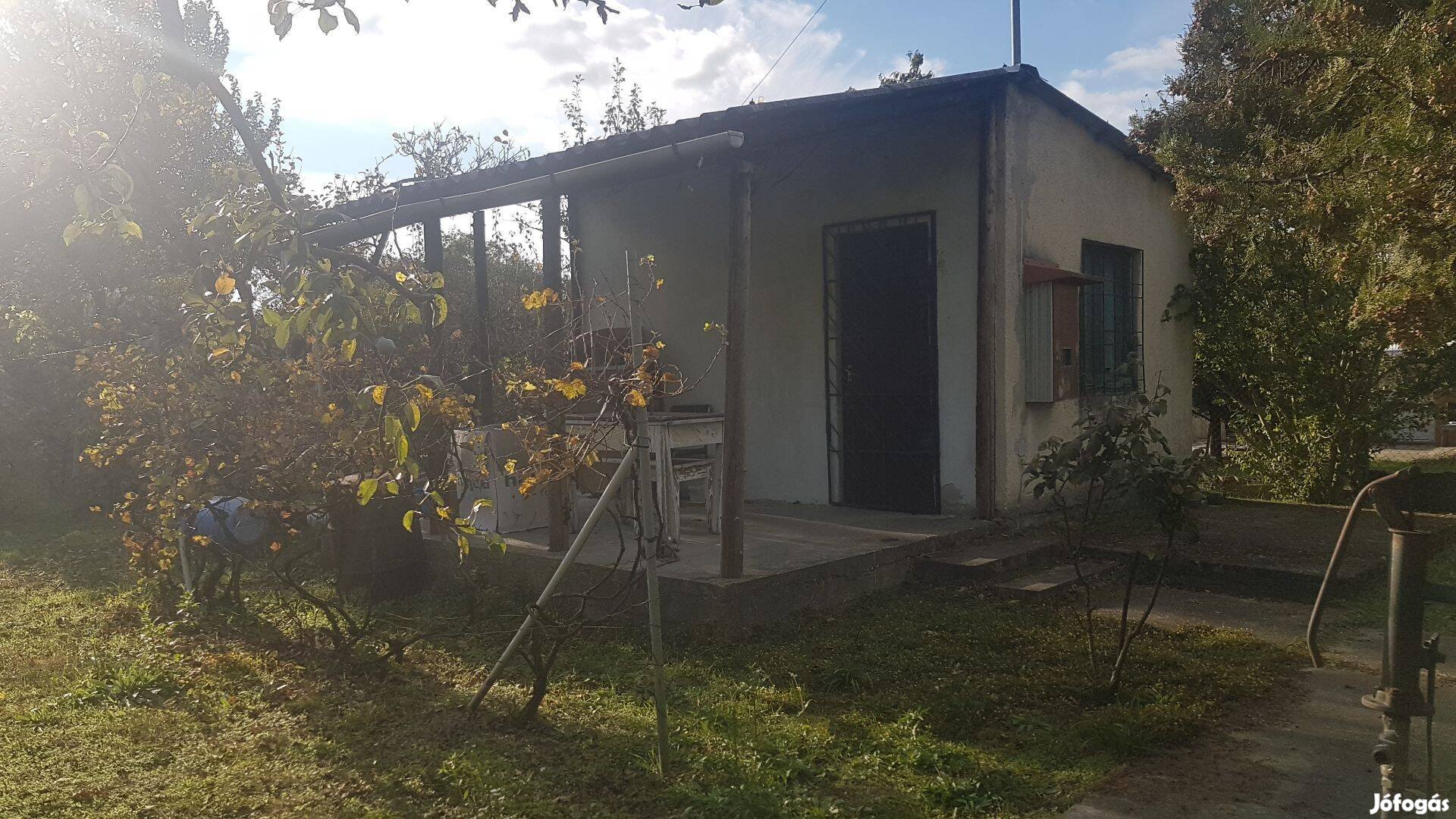 Hétvégi telek, gyümölcsös eladó