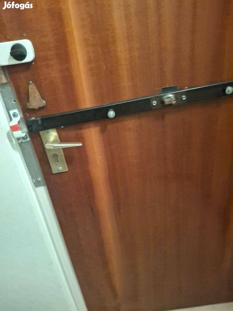 Hevederzar panellakas bejárati ajtóra 3900ft pécs