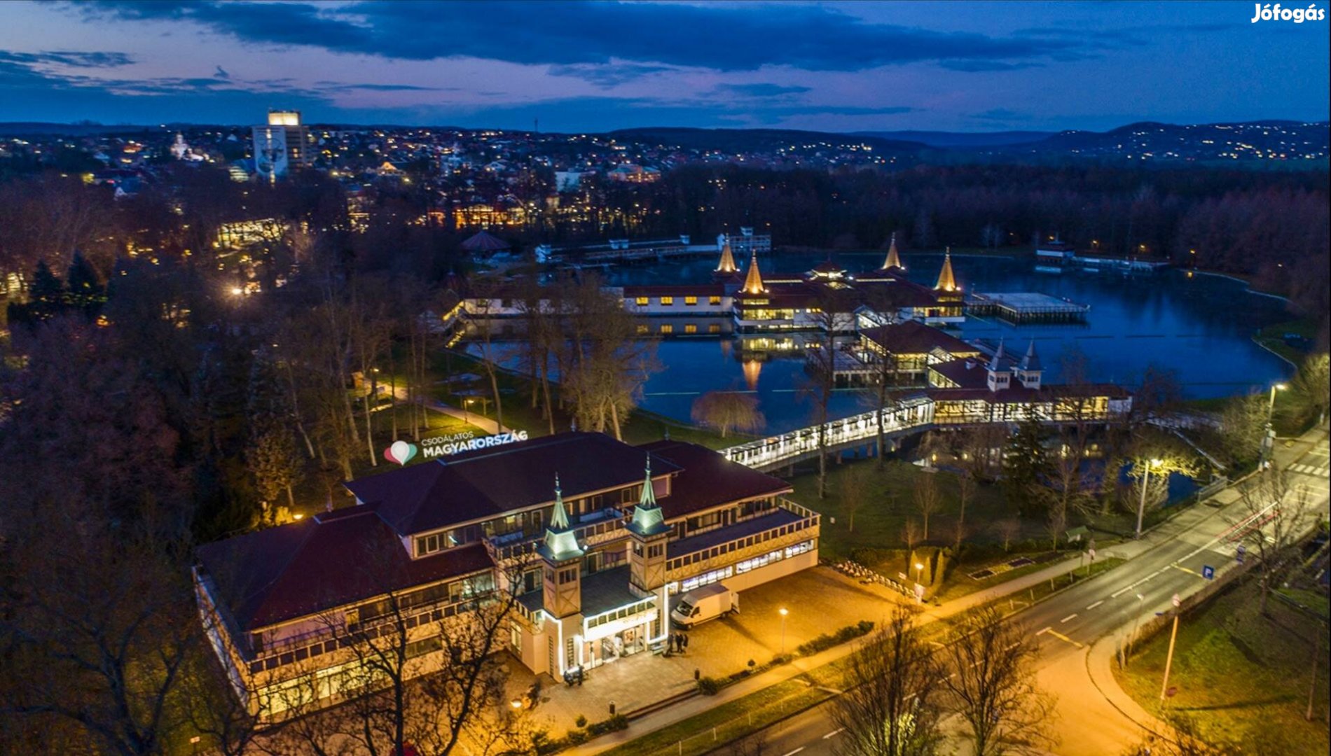 Hévíz,, Családi Ház / Villa, 12 Szobás ,Parkosított , Medencés eladó