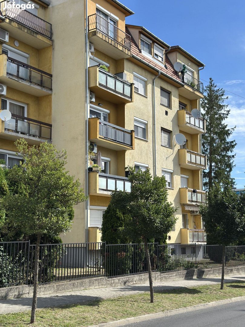 Hévíz belvárosában FELÚJÍTANDÓ, azonnal birtokba vehető, 3