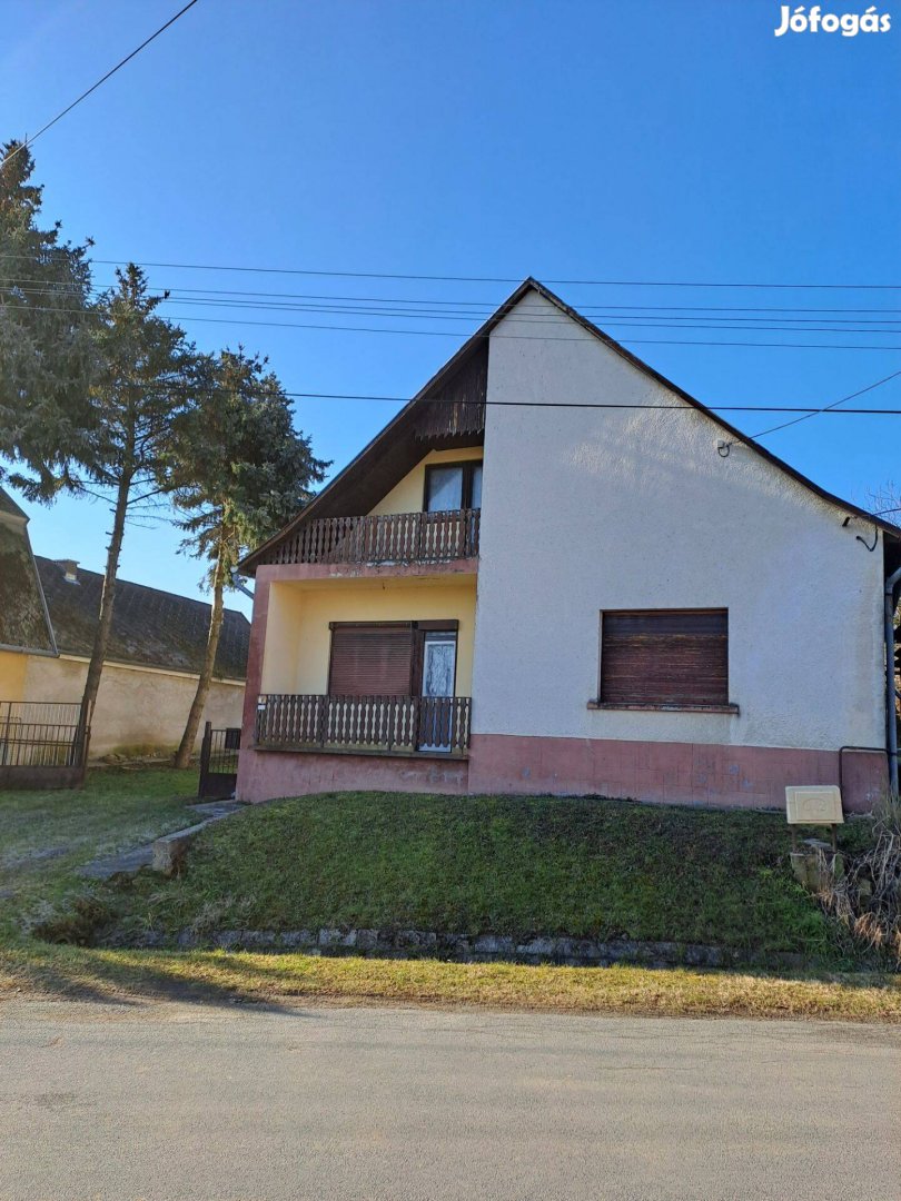 Hévíz és Keszthely közelében Sármelléken eladó családi ház