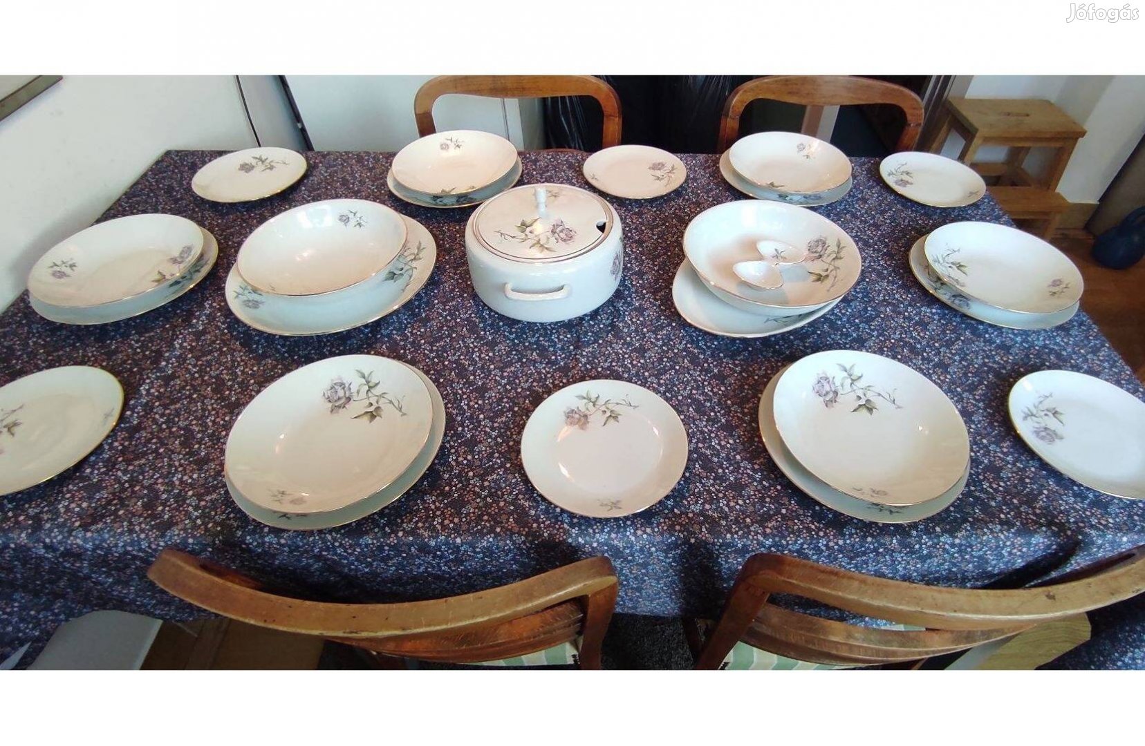 Hiánytalan és hibátlan egyedi porcelán étkészlet ünnepi alkalmakra