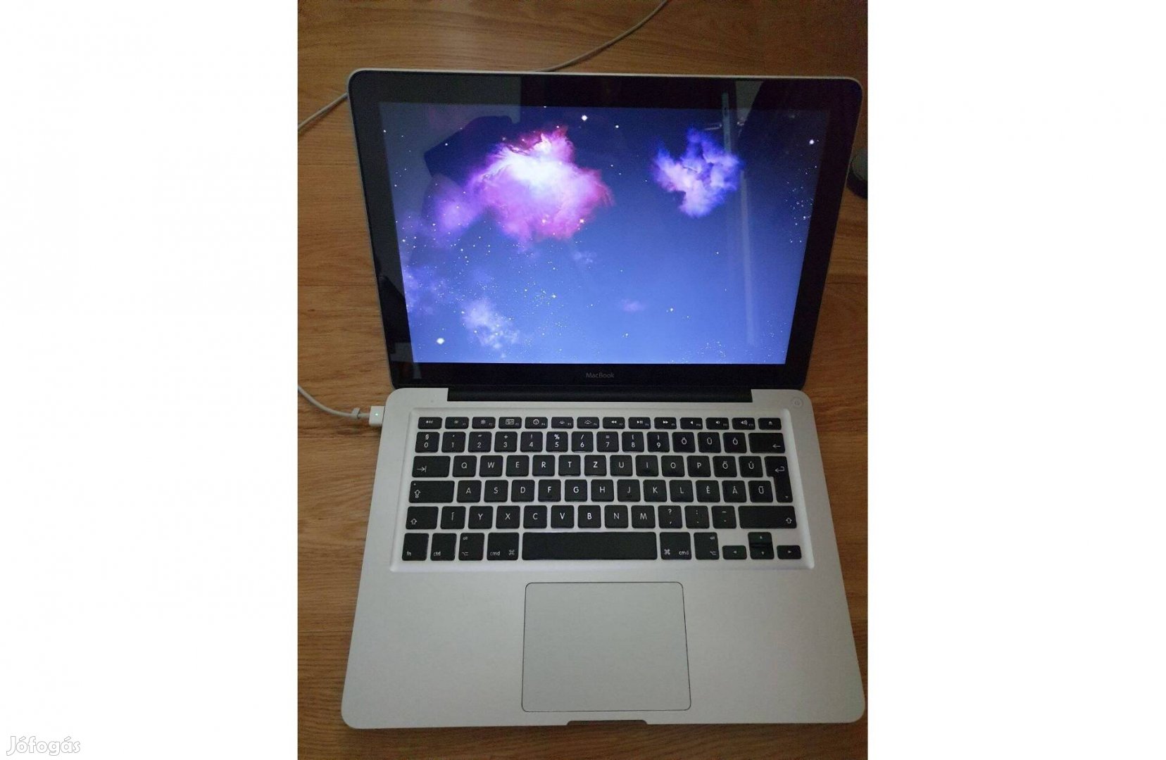 Hibás, de még működő Apple Macbook (late 2008 unibody)