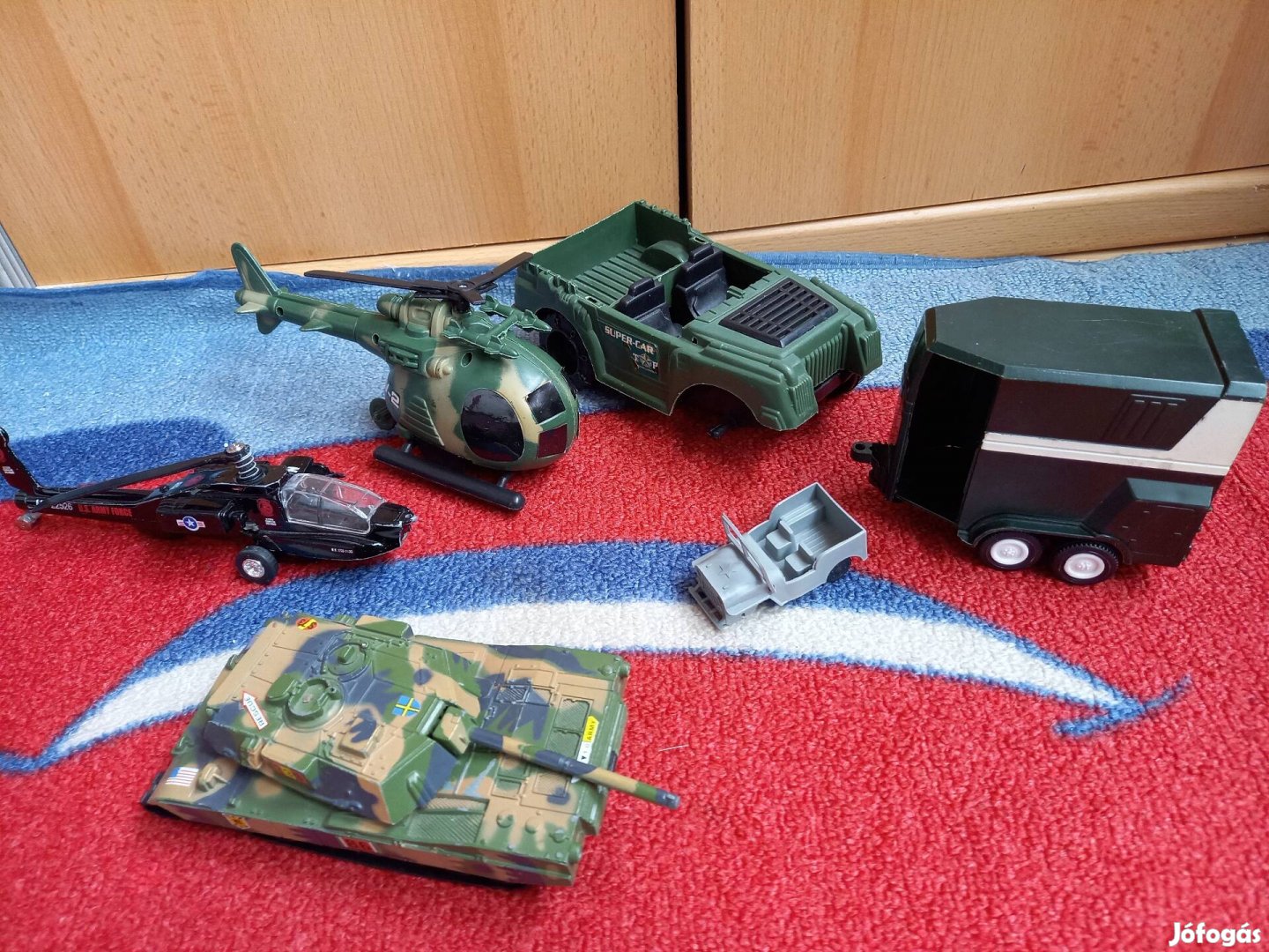 Hibás játékok,  helikopter,  tank, dzsip