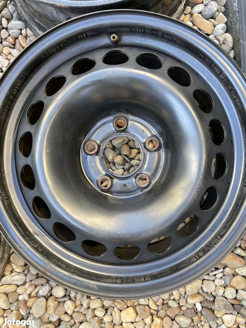 Hibátlan Audi 16" lemezfelnik 5x112 osztóra 66,5 mm középpel