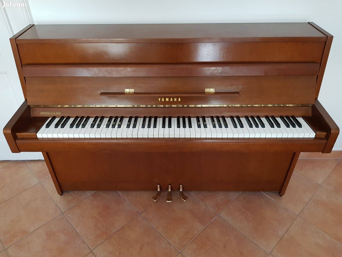 Hibátlan Garanciális Japán Yamaha Pianino Pianínó Zongora