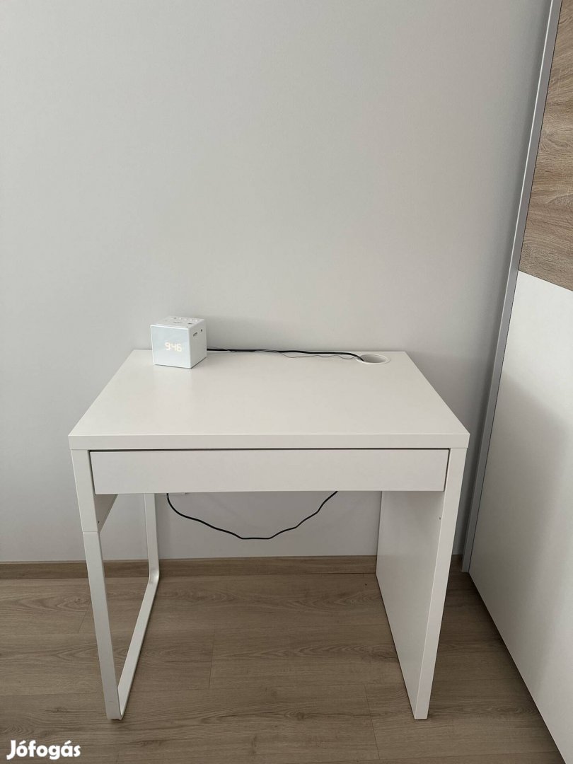 Hibátlan IKEA íróasztal/fésülködő asztal