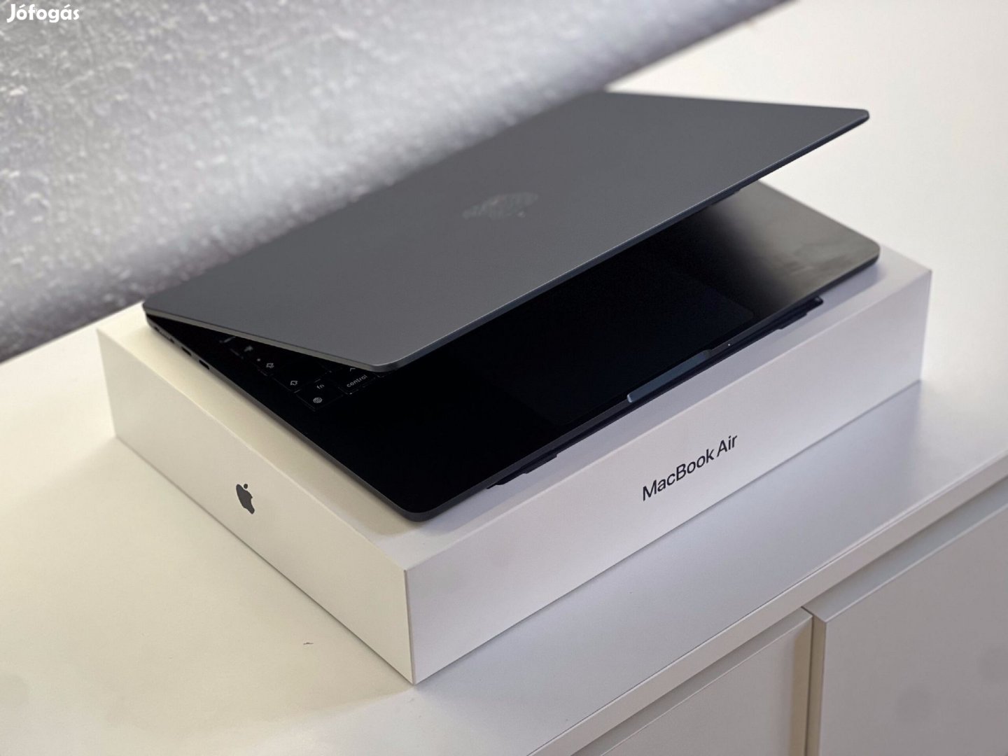 Hibátlan MacBook Air 2022 13 M2 256GB 2 ÉV Garanciával Számlával