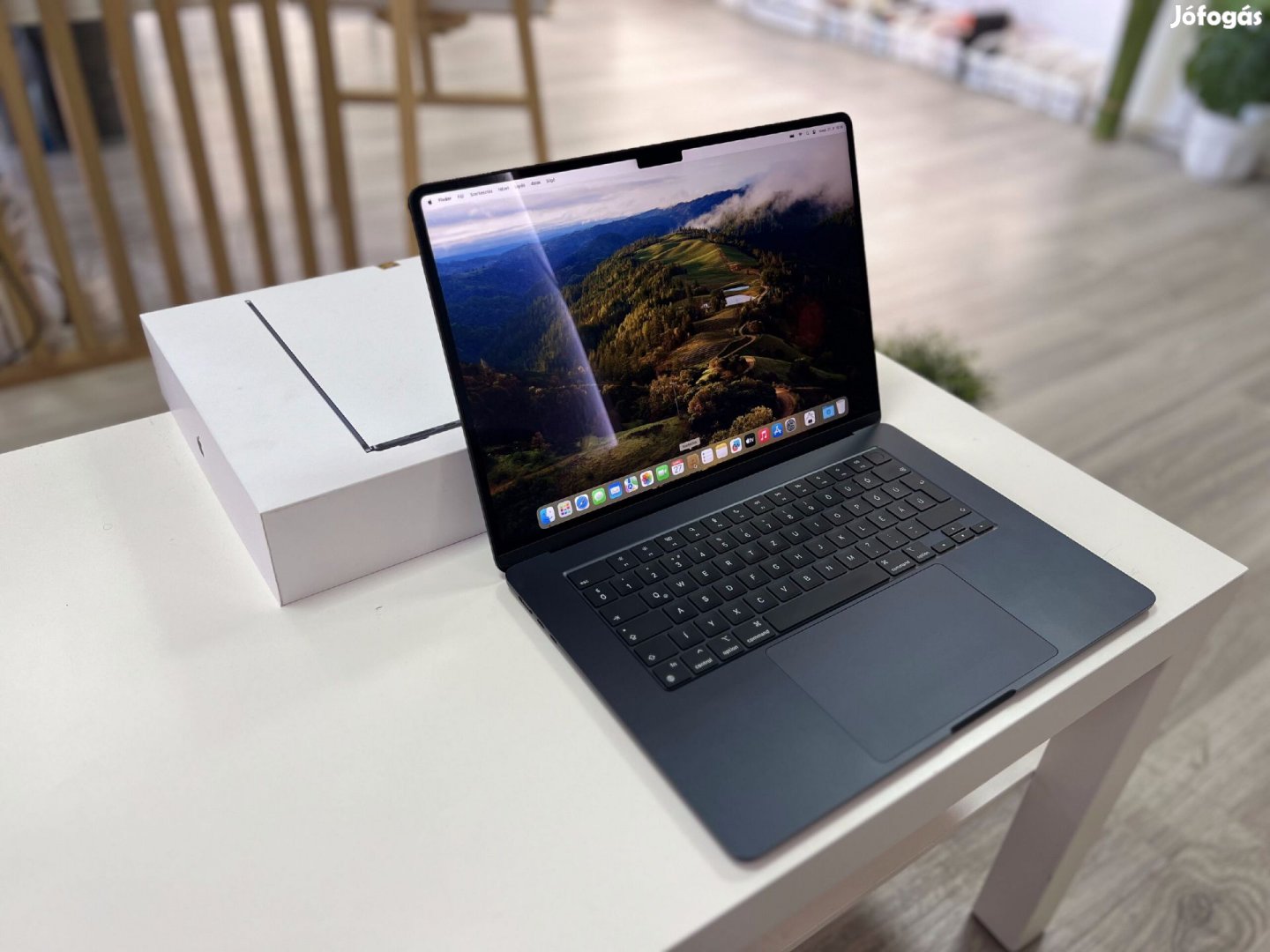 Hibátlan MacBook Air 2023 Midnight M2 13 256GB 1 ÉV Garanciával